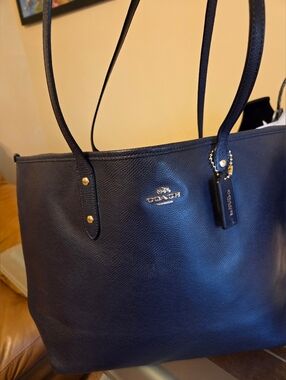 Authentic Coach Navy Pebbled Leather City Tote with Gold Hardware NWOT